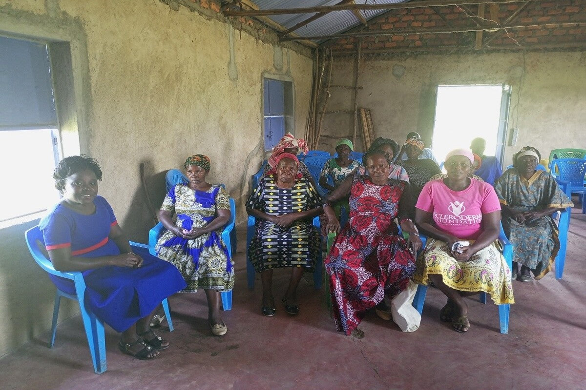 Kenyans gather for a photo for Unbound Agents of Change Intuitive 